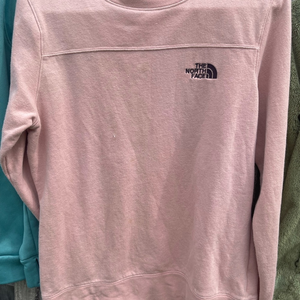 The North Face pull over Mauve Sweat Shirt.